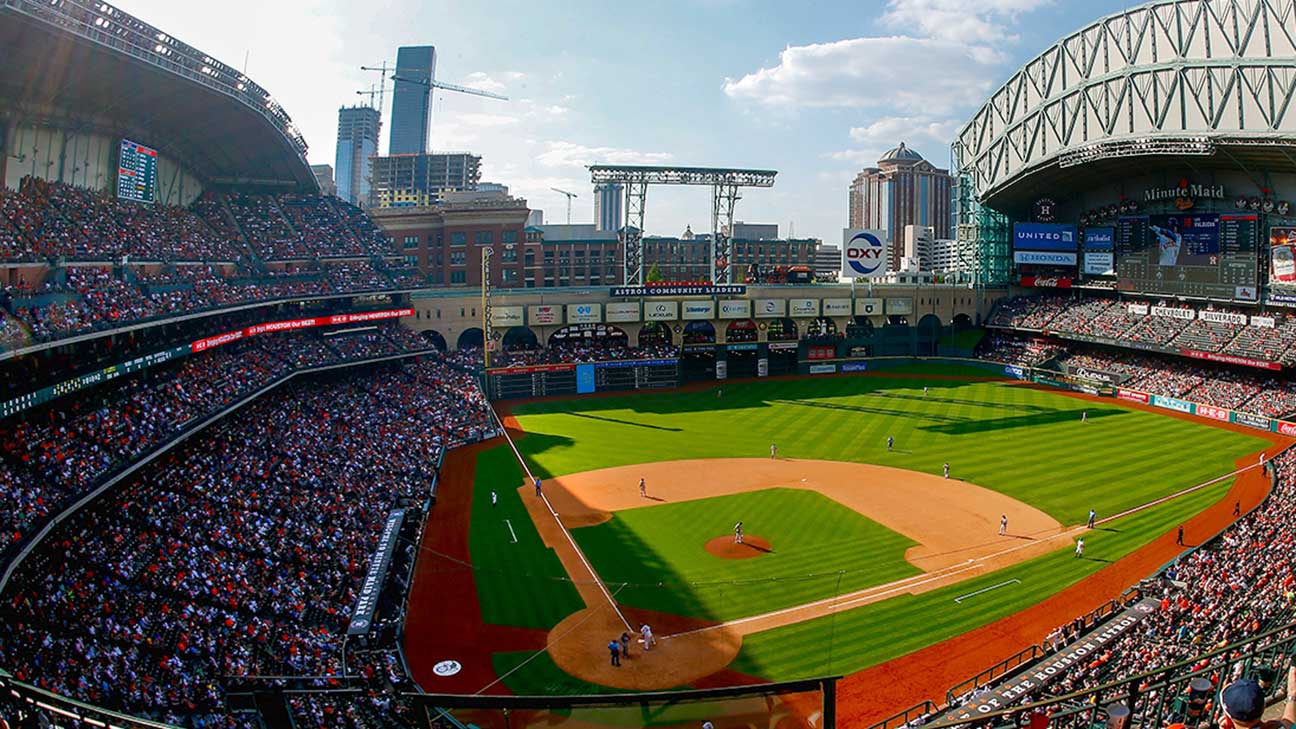 HOUSTON, TX &#8211; APRIL 23:  A general view of Minute Maid Park during the game between the Boston Red Sox and the Houston Astros on April 23, 2016 in Houston, Texas.  (Photo by Bob Levey/Getty Images)
